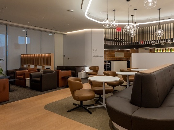 Willkommen in der neuen Lufthansa Lounge in Newark